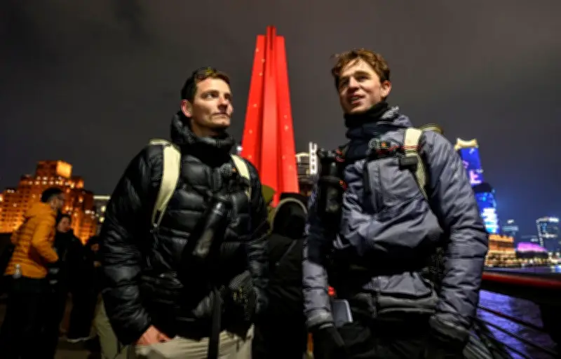 Deux Français achèvent un périple de 12 850 km à pied jusqu'à Shanghai