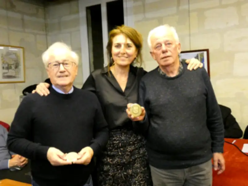 Deux élus récompensés par la médaille d'honneur de la commune pour leur engagement