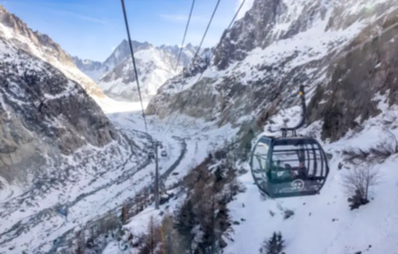 Deux skieurs isérois secourus après deux jours bloqués dans la télécabine du Mont-Blanc