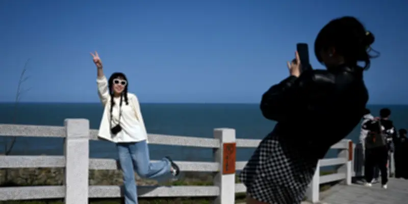 Deux étudiantes taïwanaises découvrent la modernité chinoise lors d'un voyage organisé