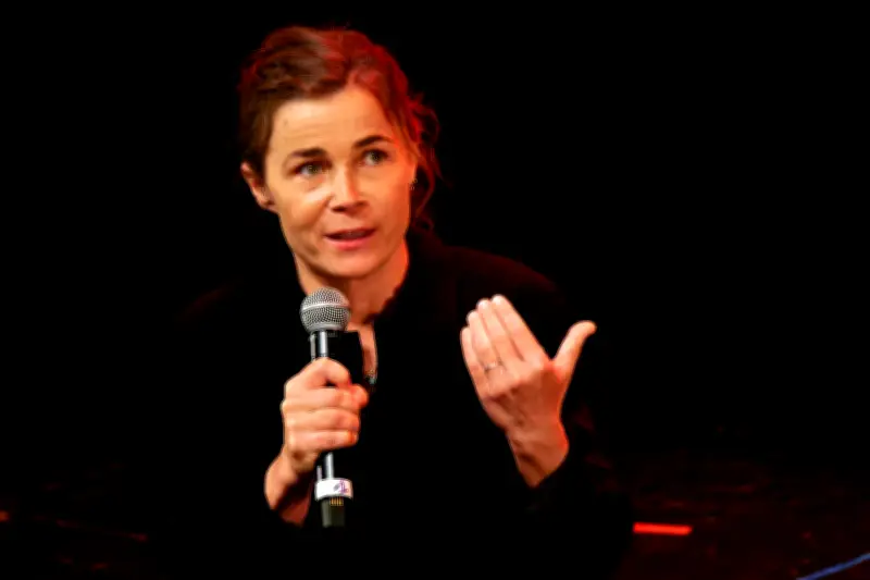 Dieudonné annonce un live controversé avec Blanche Gardin, qui dément sa participation