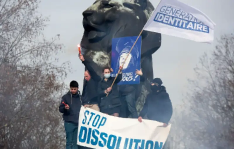 Dissolution des groupuscules : une mesure politique aux effets limités face à la réorganisation