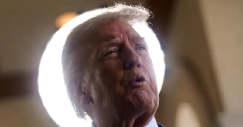 Donald Trump augmente sa surtaxe mondiale à 15% après l'annulation de droits douaniers