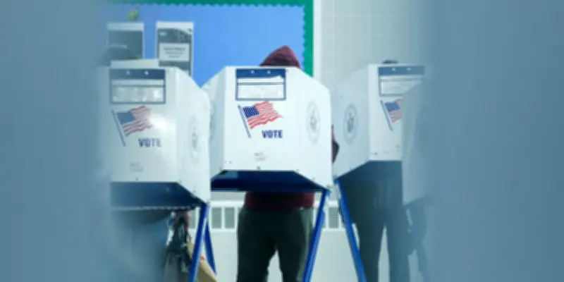 Donald Trump menace d'imposer une pièce d'identité pour voter par décret présidentiel