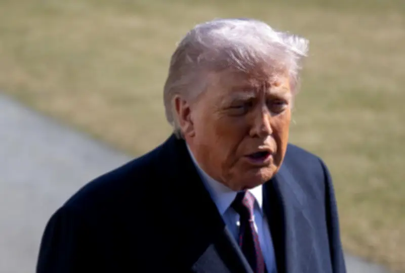 Donald Trump évoque une 'prise de contrôle pacifique' de Cuba, accentuant les tensions
