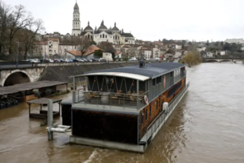 Dordogne : amélioration après la tempête Nils, 27 000 foyers encore sans électricité