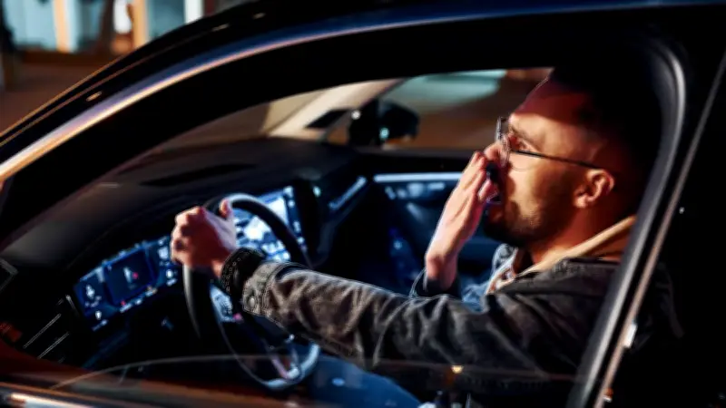 Dormir dans sa voiture : ce que la loi autorise et les restrictions municipales