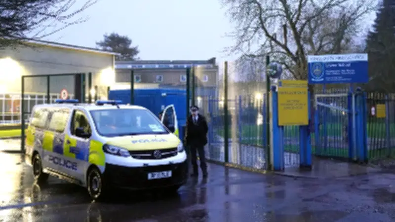 Double agression au couteau dans un lycée londonien : deux adolescents de 12 et 13 ans poignardés