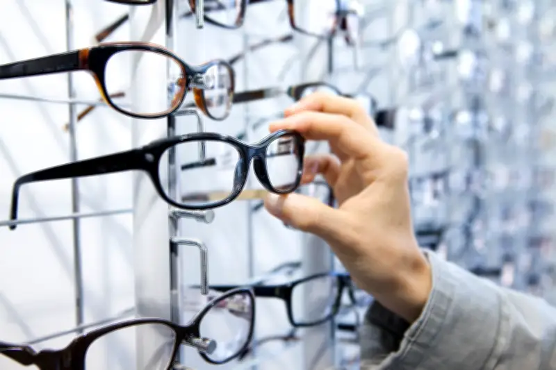 Dérives dans l'optique : le scandale des ordonnances automatiques par télé-expertise