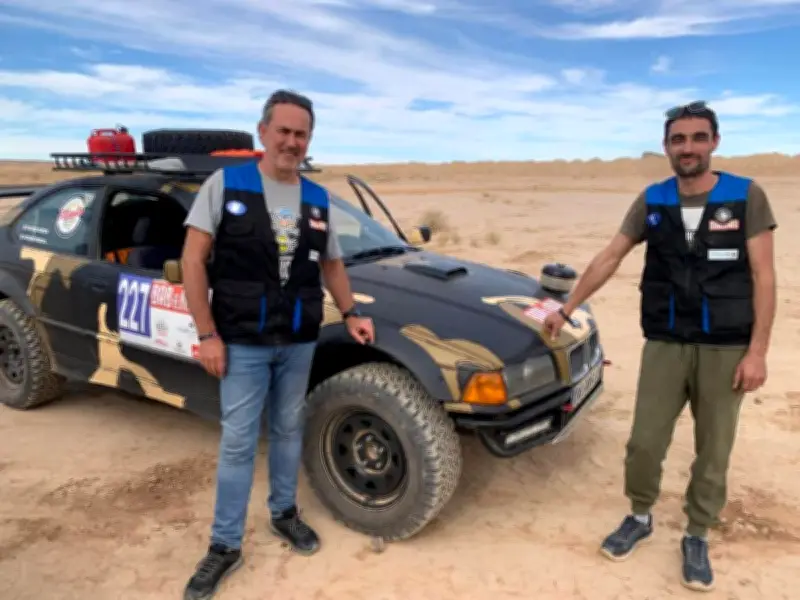 Duo léognanais triomphe au Bab El Raid 2026 : 31e place et trophée de la plus belle voiture