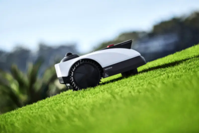 ECOVACS dévoile sa gamme robotique premium pour l'entretien autonome du jardin et de la maison