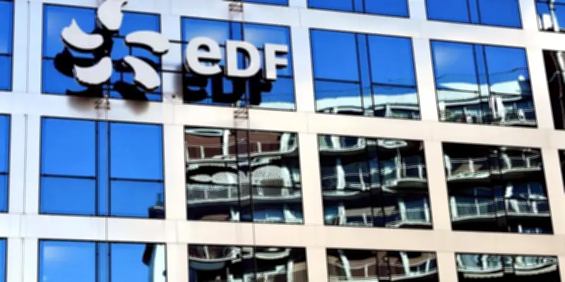 EDF alerte sur les risques financiers liés à la surproduction électrique et la transition lente