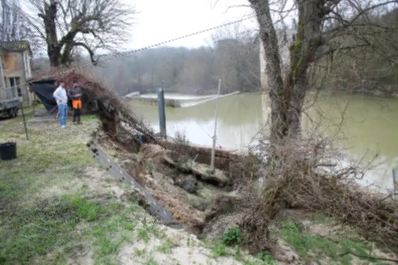 Effondrement du quai de la Baïse après la crue : mesures d'urgence à Laprade