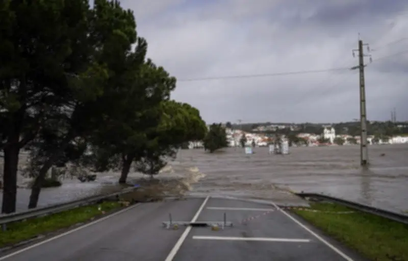 Effondrement d'un viaduc sur l'A1 au Portugal après la rupture d'une digue