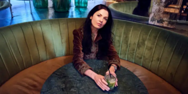 Elena Nagapetyan, l'humoriste russe qui conquiert la France avec franchise et humour