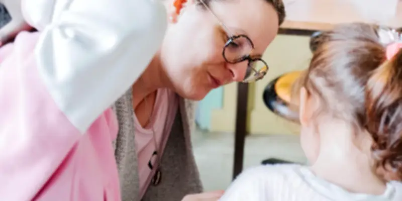 Emilie Le Neillon, ATSEM à Pontivy, dénonce le manque de reconnaissance des agents communaux
