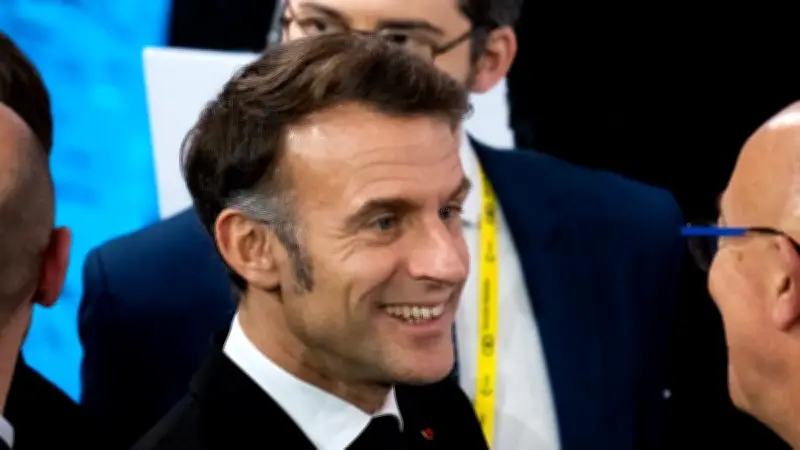 Emmanuel Macron admet ses "grosses erreurs" par excès de confiance lors d'un entretien en Inde