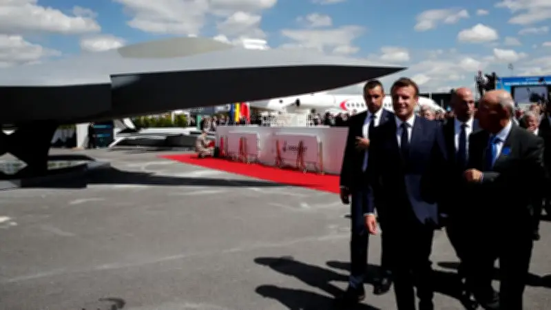 Emmanuel Macron défend le SCAF malgré les tensions industrielles franco-allemandes