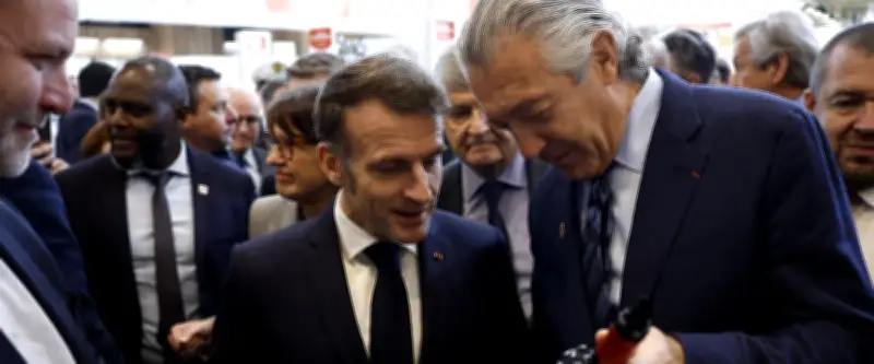 Emmanuel Macron met en lumière les vins du Languedoc au salon Wine Paris