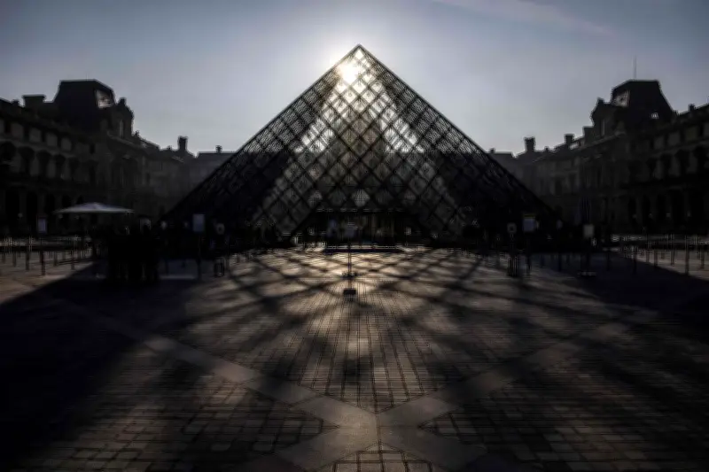 Escroquerie au Louvre : une personne incarcérée parmi neuf mises en examen