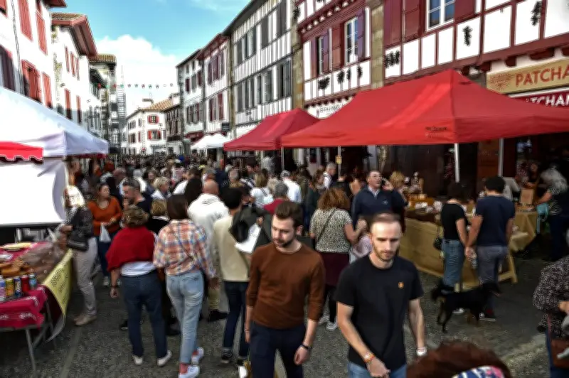 Espelette face au tourisme de masse : l'enjeu crucial des municipales 2026