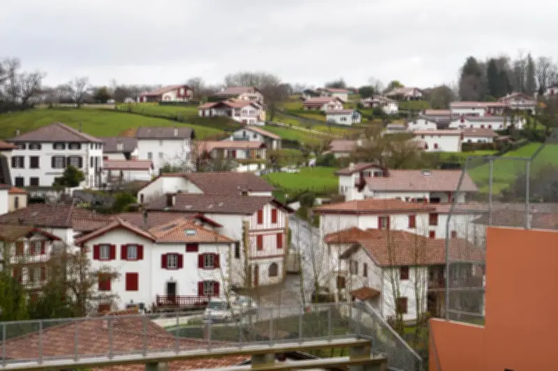 Espelette freine la spéculation immobilière pour préserver ses jeunes habitants