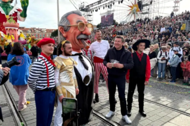 Estrosi crée la surprise au Carnaval de Nice en surgissant sous la grosse tête de Jacques Médecin