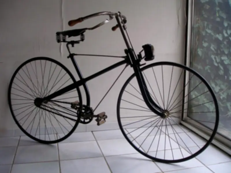 Exposition de vélos anciens : la collection de Guy Frosio à découvrir à La Maison Louis David