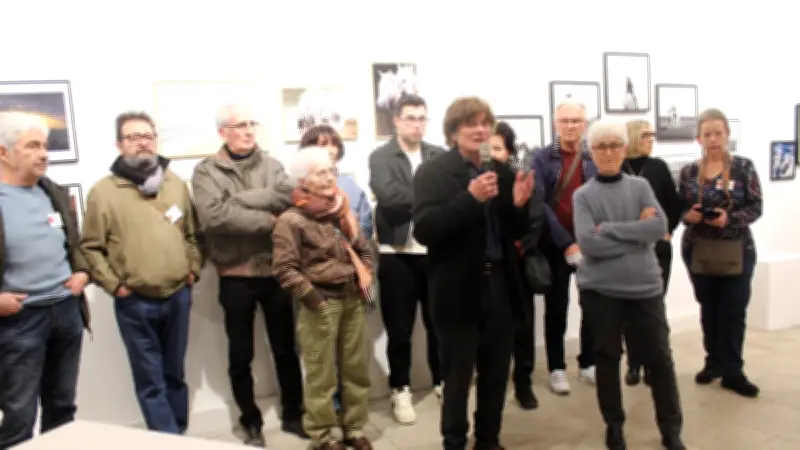 Exposition photo à Aigues-Mortes : un hommage lumineux aux traditions entre mer et sel