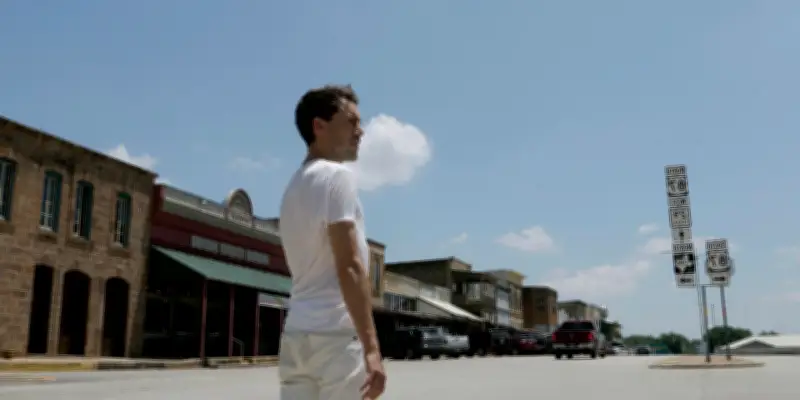 Fabien Ducommun au Théâtre des Mathurins : une voix envoûtante pour un récit intime