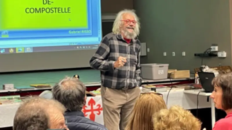 Fabrègues célèbre les chemins de Compostelle avec une exposition et conférence réussies