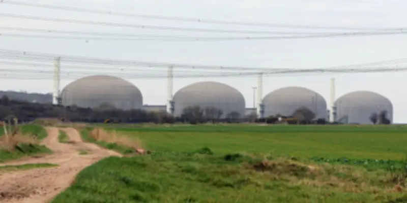 Feuille de route énergétique : la France relance le nucléaire et réduit ses ambitions pour les renouvelables