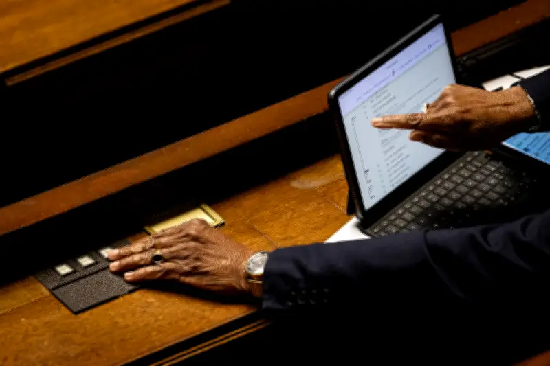 Fin de vie à l'Assemblée : la gauche trace ses limites et obtient une avancée partielle