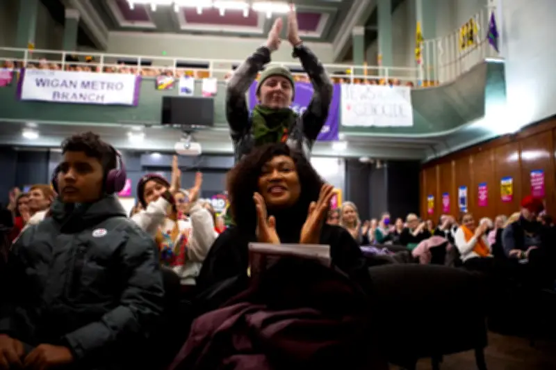 Féministes britanniques ripostent contre l'extrême droite qui les cible, pas les réfugiés