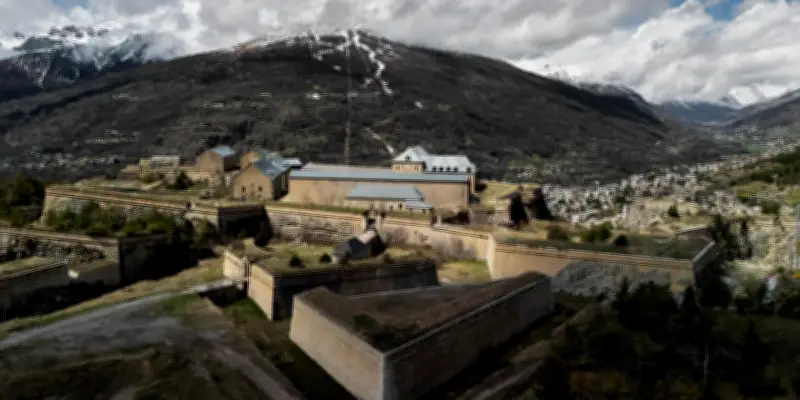 Fort des Têtes à Briançon : l'avenir incertain du village olympique pour 2030
