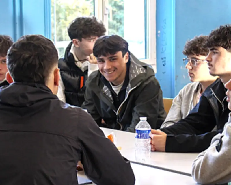 Forum des métiers au lycée Saint-Joseph d'Ustaritz : une centaine de professionnels mobilisés