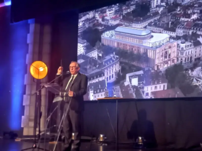 François Bayrou présente son programme municipal à Pau avec des engagements sur l'urbanisme et la sécurité