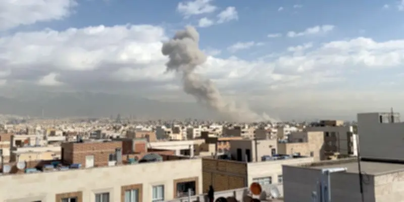 Frappes américano-israéliennes sur l'Iran : Trump appelle les Iraniens à renverser leur gouvernement