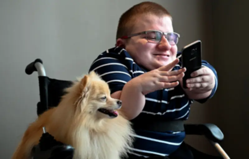 Fredrick Brennan, fondateur de 8chan et figure de l'extrémisme en ligne, est décédé à 31 ans