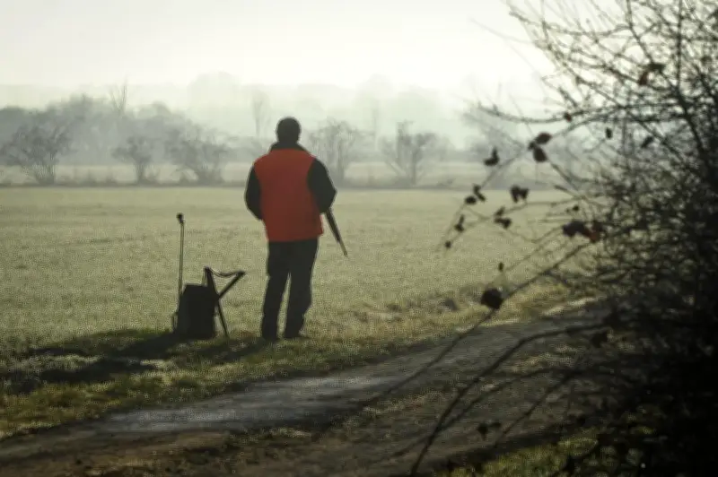 Fumel : un propriétaire tire en l'air contre des chasseurs près de son pré
