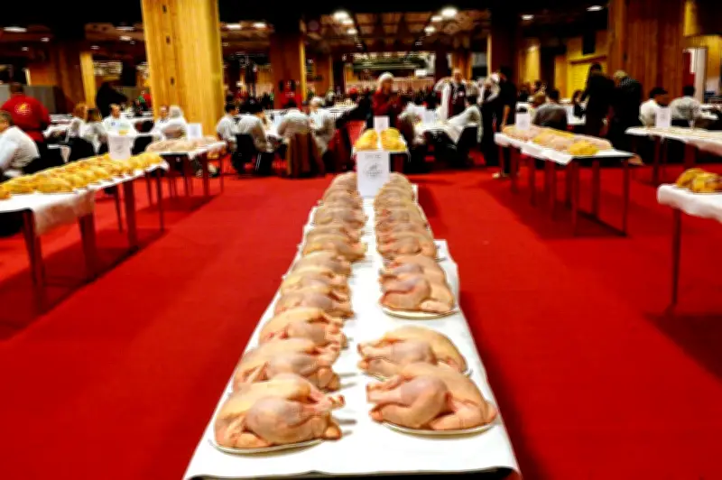 Galette-saucisse, aligot et sorbet coco : un festin XXL au Salon de l'Agriculture