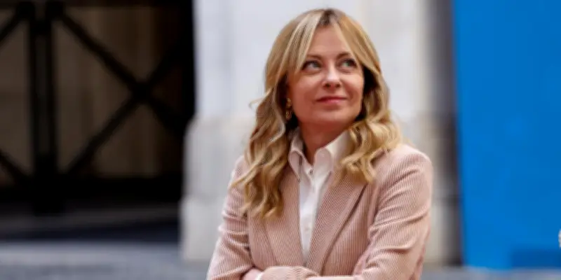Giorgia Meloni, l'incassable : une popularité solide face à une Europe fragilisée