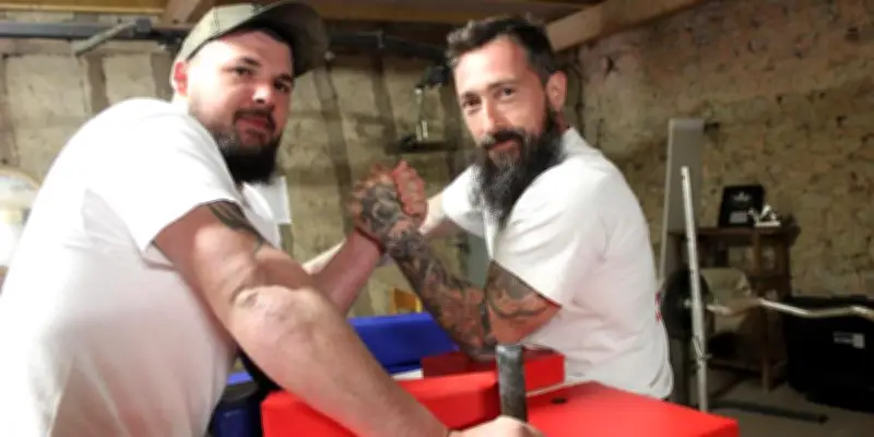 Grégory Guiere, champion de France de bras de fer : retour sur un exploit sportif en Lot-et-Garonne