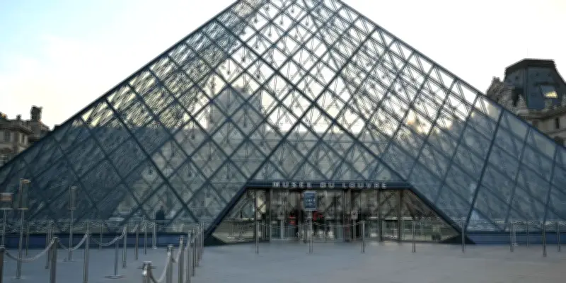 Grève au Louvre : le musée ouvert partiellement après le vote des personnels