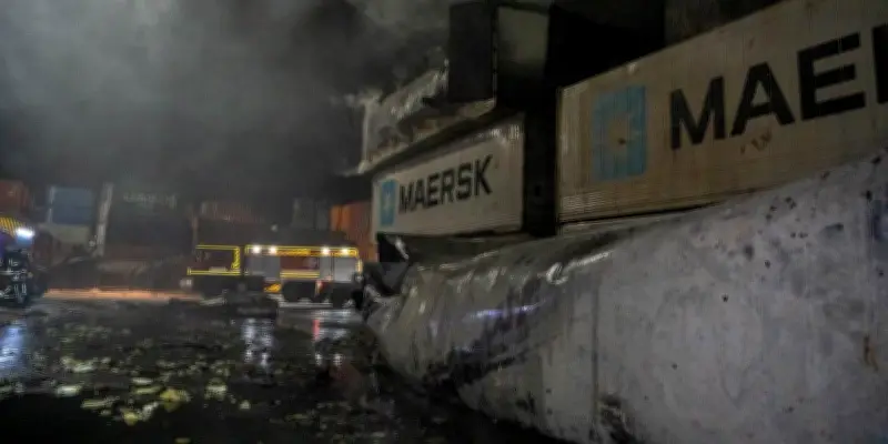 Guerre en Ukraine : Des conteneurs maritimes endommagés par des drones russes à Odessa