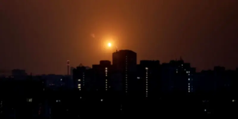 Guerre en Ukraine : frappes nocturnes et préparatifs de négociations trilatérales