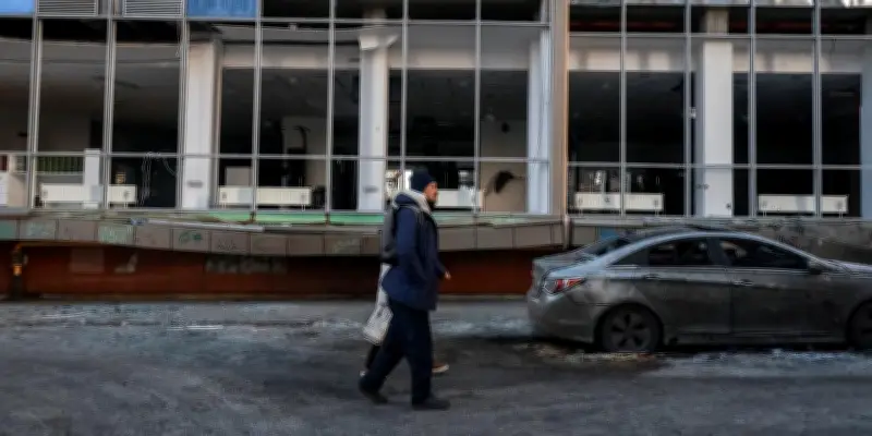 Guerre en Ukraine : frappes russes massives sur le réseau énergétique, des milliers de civils privés d'électricité