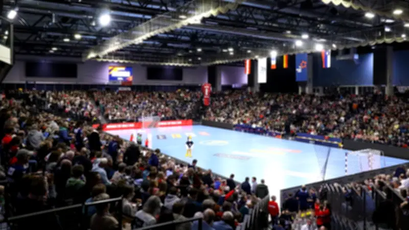 Handball : une ambiance glaciale à Flensburg après le décès d'un supporter