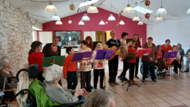 Handistival anime la résidence du Val de Cèze avec chorale et flash mob