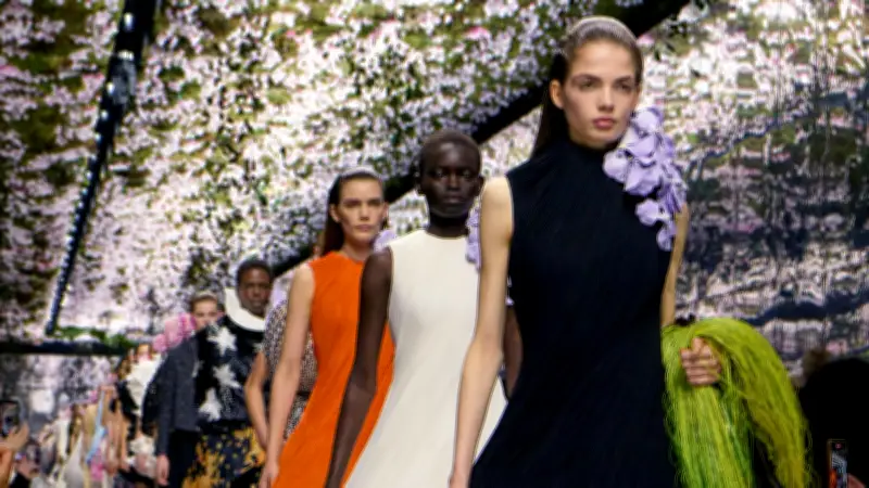 Haute Couture 2026 : Chanel, Dior et les Maisons Réinventent l'Art du Vêtement